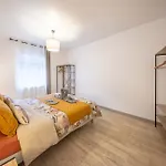 Bel Renove Avec De Beaux Volumes 아파트 *