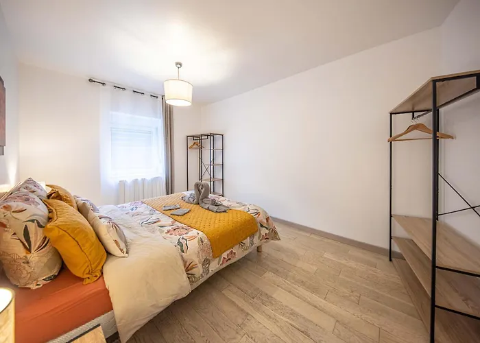 Bel Renove Avec De Beaux Volumes Appartement *